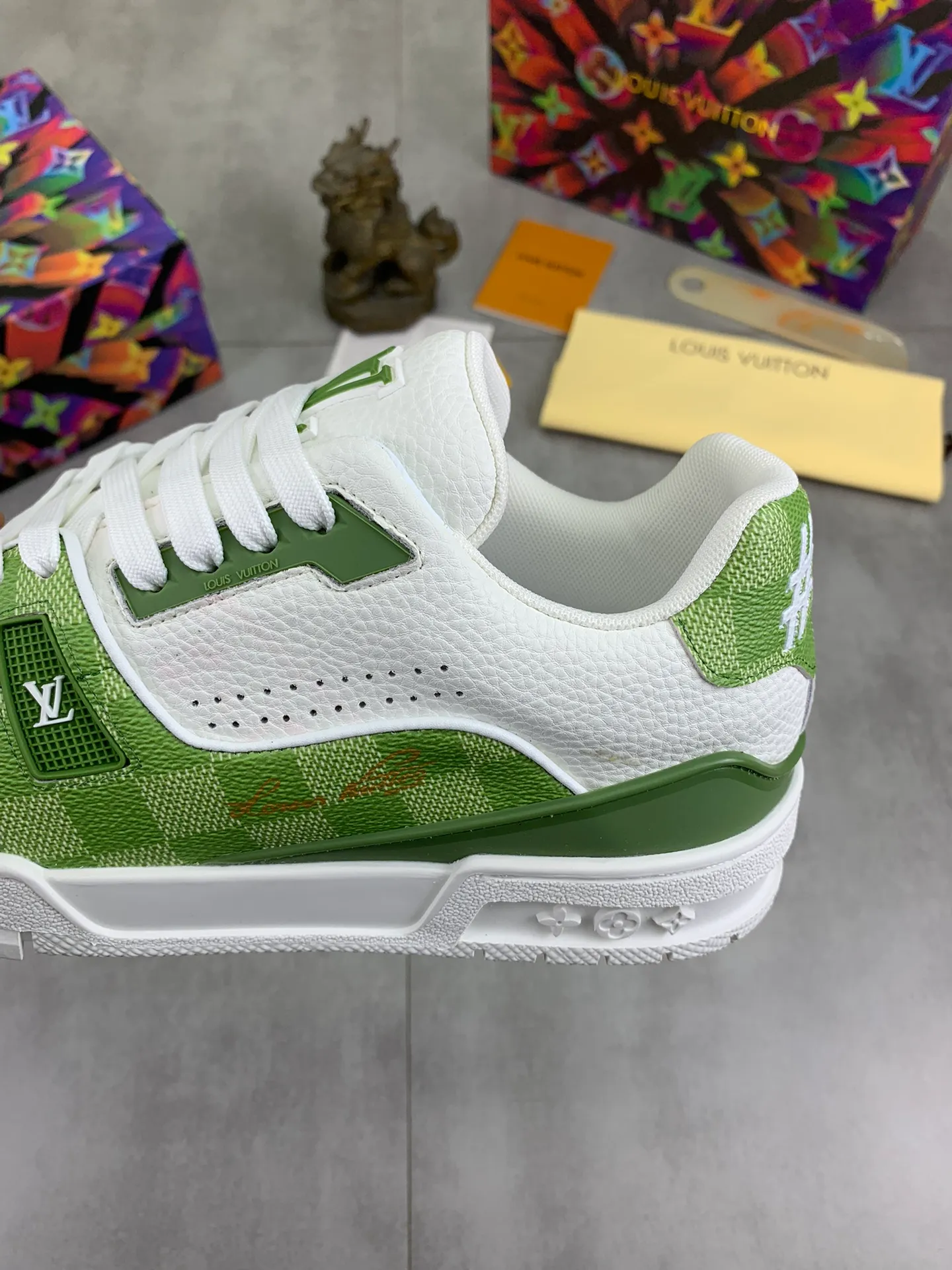 Men's shoes 💰P580 New style 💰💎💎Latest color High version 2025Louis*Vuitto* LV Traine Catwalk TRAINER outsole and fabric private model A shoe that definitely costs a lot of money and effort. This series was designed after the arrival of Vifgil. It is favored by many fans every season. Original TPU outsole Original packaging Men's size: 38-45 (46 can be customized) Color: 2️⃣ colors available (available from stock, super fast delivery)